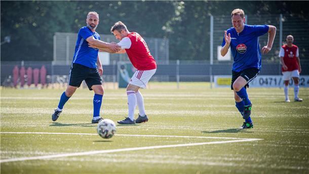 Im vergangenen Jahr gab es All-Star-Spiel zwischen früheren Kickern des FC Bremerhaven und einer Auswahl von Sasa Pinter und Andre Jürgens. 