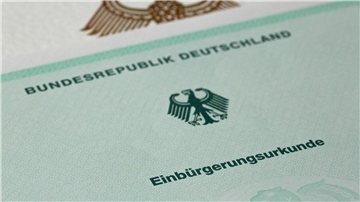 Im vergangenen Jahr war die Zahl der Einbürgerungen so hoch wie seit 20 Jahren nicht mehr.
