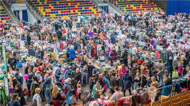 Im vergangenen Jahr zog der Kids-Flohmarkt in der Stadthalle Hunderte Besucher an. Die Stadt will momentan keine Großveranstaltungen wegen des Corona-Viruses absagen.