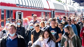 Im vergangenen Sommer sorgte das 9-Euro-Ticket deutschlandweit für proppenvolle Züge und Bahnsteige. Für das Deutschland-Ticket rechnen die Verkehrsbetriebe nicht damit. 
