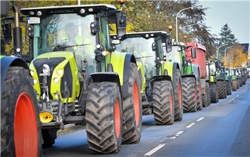Im vergangenen Winter rollten sie wieder durch den Kreis Cuxhaven: die Trecker. Bundesweit machten die Bauern massiv Front gegen die Pläne der Ampel-Koalition, den Agrardiesel zu streichen. Foto Scheschonka
