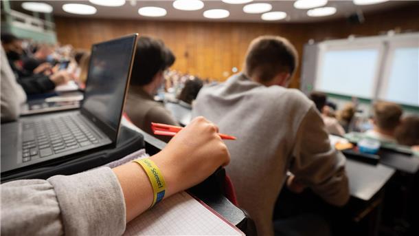 Niedersachsen will attraktiver für Studenten werden Im vergangenen Wintersemester gab es 190.674 Studierende in Niedersachsen. (Archivbild)