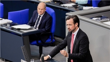 „Im Vorfeld der Ministerpräsidentenkonferenz hagelt es gerade Vorschläge von ganz unterschiedlicher Treffsicherheit“, sagt SPD-Fraktionsvize Dirk Wiese vor den Beratungen über die Finanzierung der Migrationskosten.