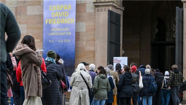 Run auf Caspar David Friedrich in Berlin Im Vorverkauf wurden für die Caspar-David-Friedrich-Ausstellung bisher etwa 75.000 Einzeltickets verkauft.