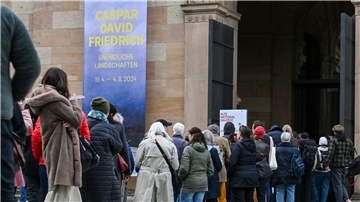Im Vorverkauf wurden für die Caspar-David-Friedrich-Ausstellung bisher etwa 75.000 Einzeltickets verkauft.