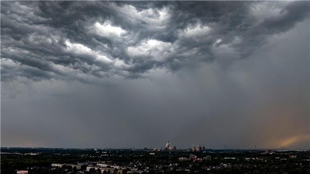 Im Westen Gewitter und Starkregen möglich Im Westen sind heute Gewitter und Starkregen möglich. (Symbolbild)