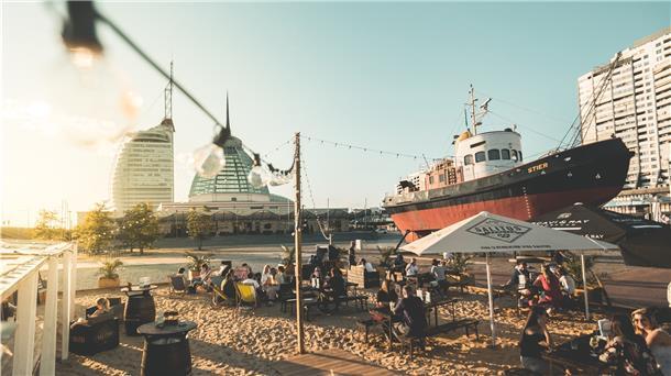 Bis Ende September am Hafen: die "Vinelis Havenlounge"
