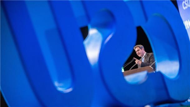 Im Zeichen der CSU: Markus Söder auf dem Parteitag in Augsburg.