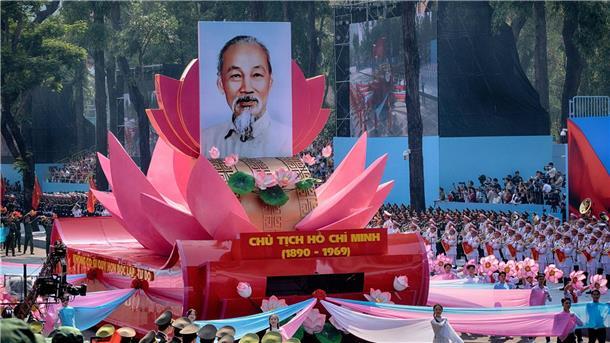 Im Zentrum der Feiern steht auch der Vater der Revolution, Ho Chi Minh.