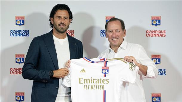 Im Zentrum der Proteste: Lysons Clubbesitzer John Textor - hier bei der Vorstellung des ehemaligen Trainers Fabio Grosso.