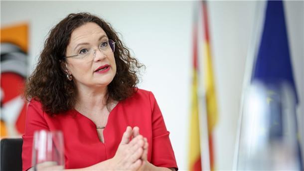 Nahles schlägt vereinfachtes Kurzarbeitergeld für Krisen vor Im Zuge der Abwicklung der Corona-Krise hat die Bundesagentur für Arbeit laut Nahles bis zu 2400 Mitarbeiter mit der Prüfung von Anträgen auf Kurzarbeitergeld beschäftigt.