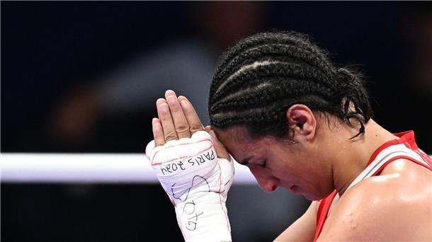 Box-Boss attackiert Bach und IOC - „Zerstören den Sport“ Imane Khelif hat bei Olympia in Paris schon eine Medaille sicher.