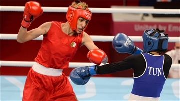 Imane Khelif (l) bei den Olympischen Spielen von London