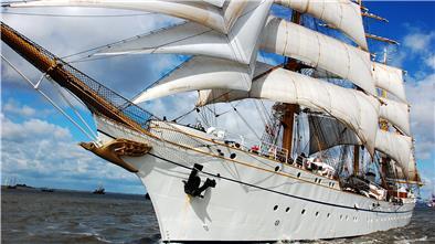 Immer ein Stargast auf der Sail „Die "Gorch Fock", hier 2005, ziert den Ausstellungsprospekt des Histoirschen Museums.