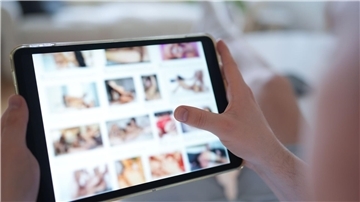 Immer mehr Mädchen und Frauen werden Opfer von Deepfake-Pornos. (Symbolbild)