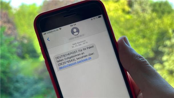 Betrügerische Zollgebühren-SMS nehmen stark zu Immer öfter versuchen Betrüger, Verbraucher mit angeblichen SMS vom Zoll zu täuschen.