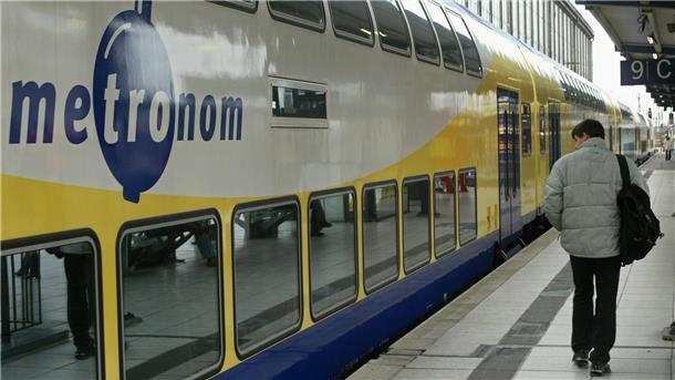 Immer schön auf den Fahrplan schauen: Es sind in den kommenden Monaten weniger Züge unterwegs.