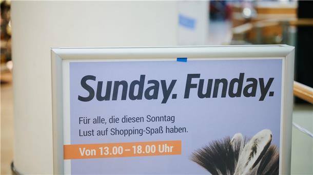 Debatte um Sonntagsruhe: Digitale Märkte auf dem Vormarsch Immer wieder gibt es die Möglichkeit, sonntags einkaufen zu gehen. (Archivbild)