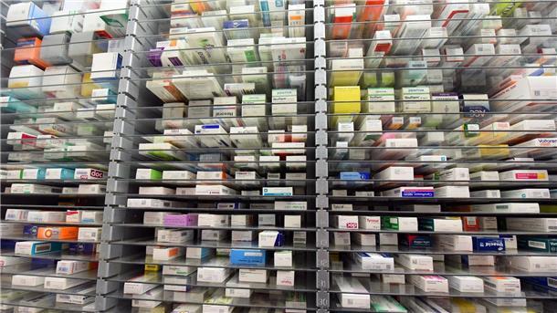 Rund ein Drittel hat Probleme beim Arznei-Kauf erlebt Immer wieder werden manche Medikamente in Deutschland knapp.