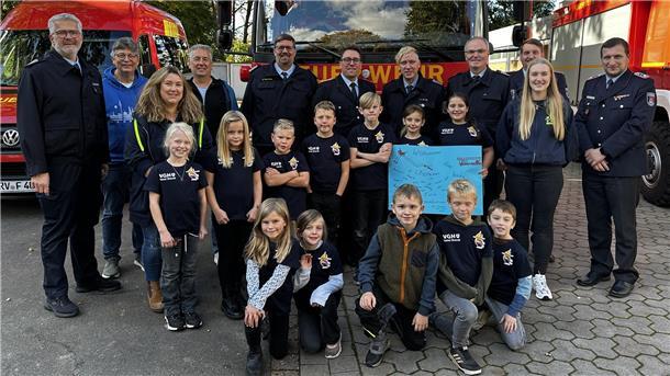 In Bevern gibt es nun eine Kinderfeuerwehr. Bei allen Beteiligten war die Freude über die Gründung der 7. Kinderfeuerwehr im Stadtgebiet groß. 