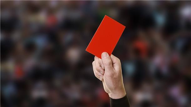 In Bremen gab es am Wochenende einen Angriff auf einen Amateurfußball-Schiedsrichter.