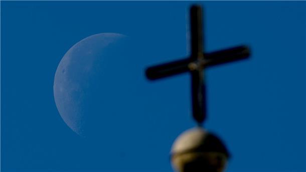 Abschiebung aus Kirchenasyl in Bremen verhindert In Bremen sollen Behörden erstmals versucht haben, das Kirchenasyl aufzuheben. (Symbolbild)