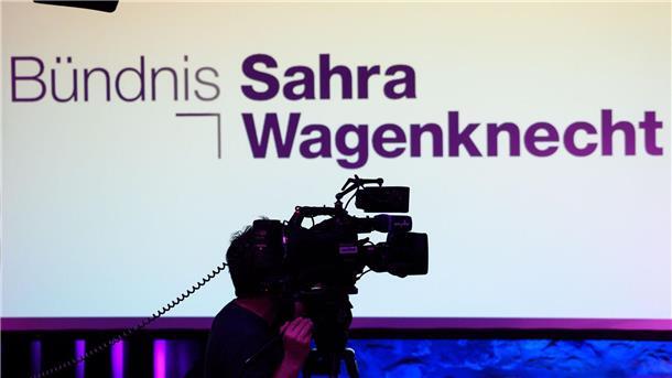 Presse bei ersten BSW-Parteitagen weitgehend ausgeschlossen In Bremen und Niedersachsen will das Bündnis Sahra Wagenknecht Landesverbände gründen. Die Presse ist von den Gründungsparteitagen weitgehend ausgeschlossen.