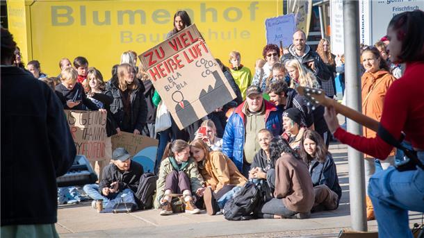 Klimastreik in Bremerhaven, Plakate, Menschen