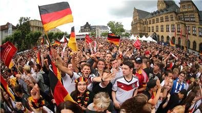 In Bremerhaven kann das Eröffnungsspiel der EM, bei dem Deutschland gegen Schottland antritt, beim Public Viewing miterlebt werden. 