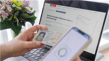 In Bremerhaven muss man jetzt nicht mehr ins Bürgerbüro, um seinen Wohnsitz anzumelden. Die Stadt bietet ab sofort einen Online-Service an.