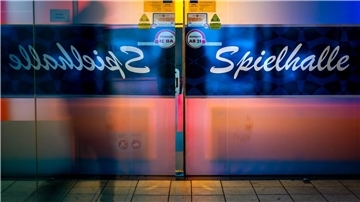 Interview: Ist Glücksspiel in Bremerhaven ein Geschäft mit der Armut?