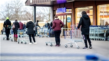 In Bremerhaven wird es ein Testzentrum geben. Bis es soweit ist, müssen die Bremerhavener noch auf Schnelltests für zuhause vom Discounter setzen. 