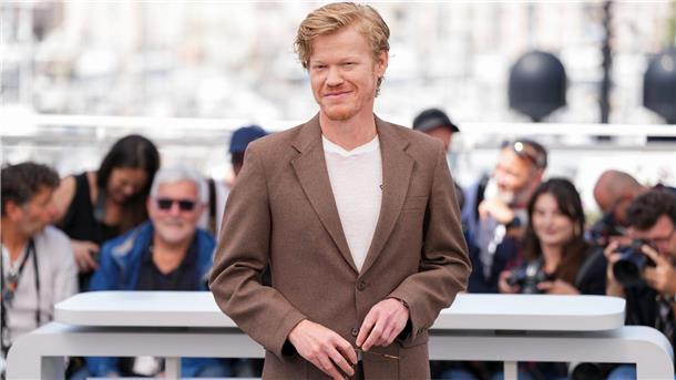 Emma Stone und Lanthimos wieder vereint: „Kinds of Kindness“ In Cannes wurde Jesse Plemons für seine Leistung gefeiert.