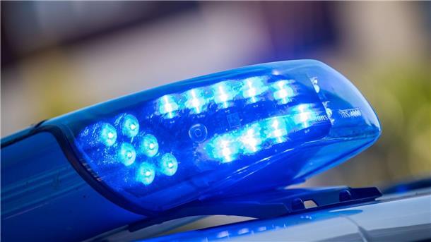 In Cuxhaven konnte ein Mann nicht mehr reanimiert werden. Offenbar wurde er Opfer eines Gewaltverbrechens.