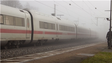 In dem ICE hatte es zwischen Regensburg und Nürnberg eine Messerattacke auf mehrere Fahrgäste gegeben. Der Prozess gegen den mutmaßlichen Täter startet vor dem Oberlandesgericht München.