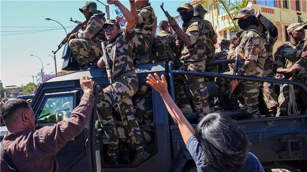 Medien: Präsident Madagaskars nach Protesten ausgeflogen In dem Inselstaat im Indischen Ozean demonstrieren seit Ende September Zehntausende junge Menschen der „Gen Z“ - am Wochenende schlossen sich Militärs ihnen an. (Archivbild)
