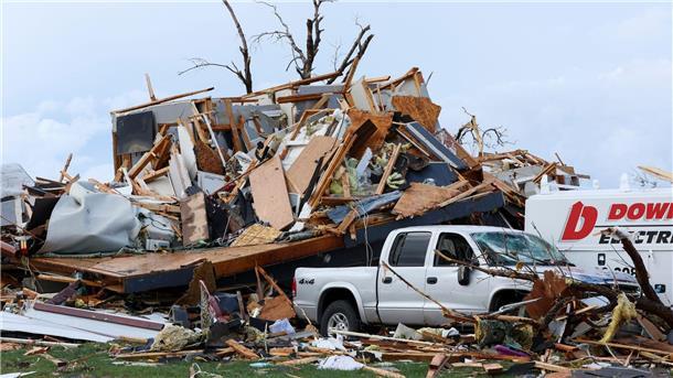 Tote und schwere Schäden nach Tornados in den USA In dem US-Bundesstaat Nebraska haben gleich mehrere Tornados schwere Schäden angerichtet.
