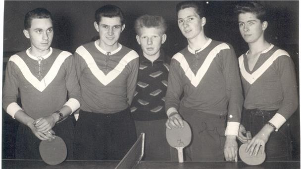 Tischtennisspiel als Volkssport In den 1960er Jahren traten für die Vereine beim Tischtennis zahlreiche Nachwuchsteams wie dieses an.