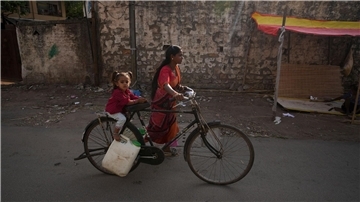 In den kommenden Jahren dürfte sich nach Unicef-Voraussagen der Zugang zu Trinkwasser in Südasien verbessern.