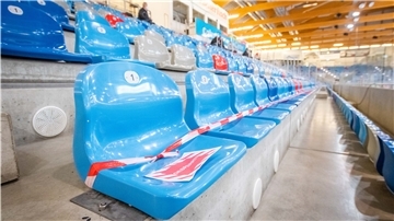 In den Stadien wie hier in der Bremerhavener Eisarena sind derzeit keine Fans zugelassen. Den Proficlubs fehlen daher Millionen.