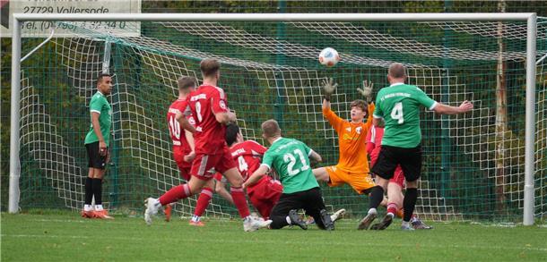 In der 14. Minute verpassten die beiden Torschützen Marcel Meyer (Nr. 21) und Jan Hasselmann (Nr. 4) den Führungstreffer des FC H/U.