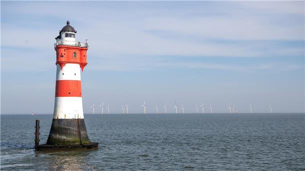 In der Außenweser steht der Leuchtturm Roter Sand. Er muss saniert werden. 