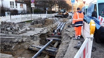In der Bogenstraße lässt Wesernetz gerade alte durch neue, im Querschnitt größere Fernwärmeleitungen ersetzen.