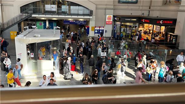 Züge nach Bremerhaven fallen reihenweise aus: Störung am Bremer Hauptbahnhof