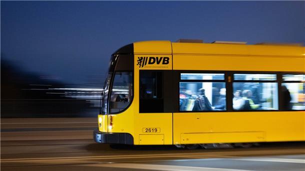Messerattacke in Dresden - zweiter Täter stellt sich In der Dresdner Neustadt kam es in der Nacht zu Sonntag in einer Straßenbahn zu einem Messerangriff. (Symbolfoto)