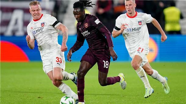 In der ersten Halbzeit hatten die Heidenheimer mit den Hearts große Probleme.