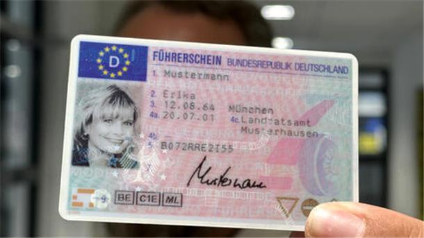Umstellung: Wer braucht in der Wesermarsch jetzt neue Führerscheine? In der Europäischen Union werden schon seit einigen Jahren schrittweise die Führerscheine vereinheitlicht.