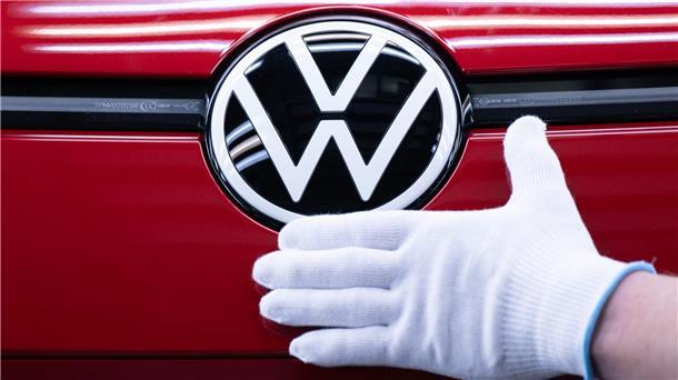 IAA: VW steckt bis zu eine Milliarde Euro in KI In der Fahrzeugentwicklung baut VW unter anderem mit dem französischen Softwarespezialisten Dassault Systèmes eine KI-gestützte Entwicklungsumgebung auf. (Symbolbild)