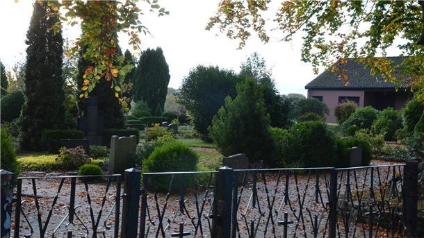 In der Gemeinde Hipstedt werden seit einigen Jahren keine Friedhofsgebühren erhoben. Das soll sich nun ändern.
