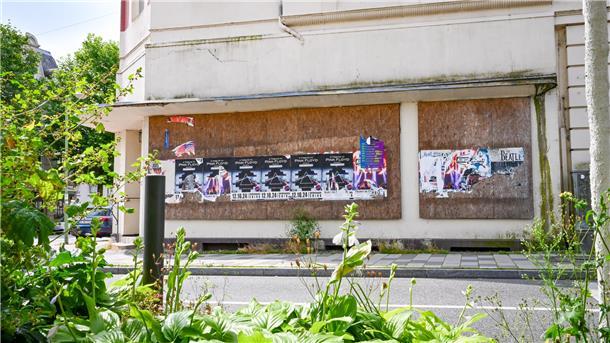 In der Hafenstraße 73/Ecke Kistnerstraße siecht eine Schrottimmobilie dahin.